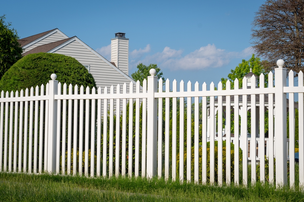 Custom vinyl fence available in white and other colors