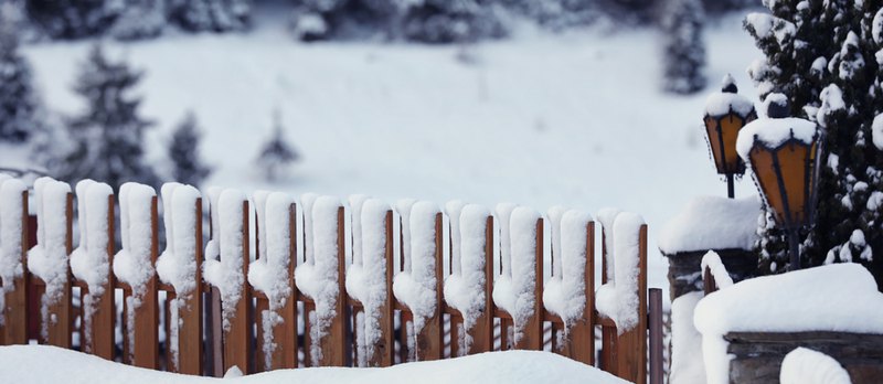 learning how to preserve a wooden fence in the winter is important