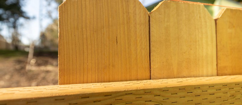 Cedar fence styles with vertical posts are the traditional choice for homes in the state of Colorado